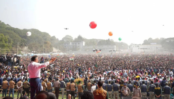 চট্টগ্রামে তারেক রহমানের জনসভা থেকে ১৮টি মাইক চুরি